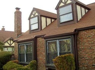 24 Quail Run Dr, Deer Park, NY 11729