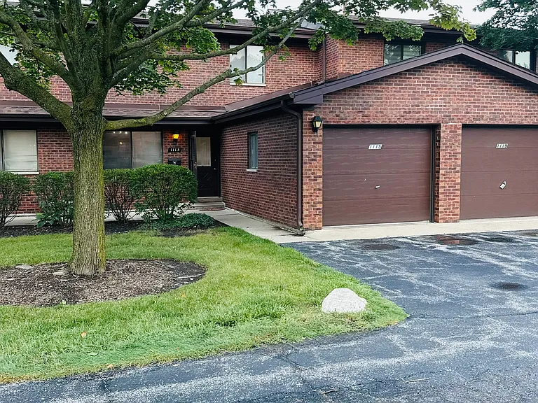 1115 Hunters Ln — Photo 1