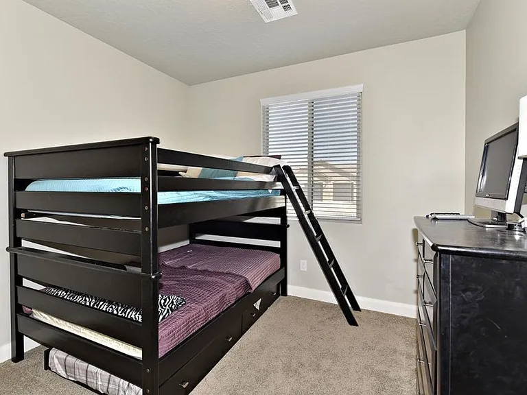 262 E Munich Dr — Photo 10
