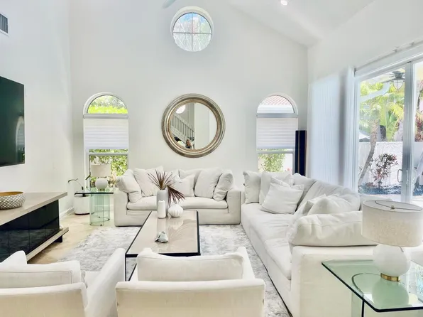 3567 Commodore Cir, Delray Beach, FL 33483