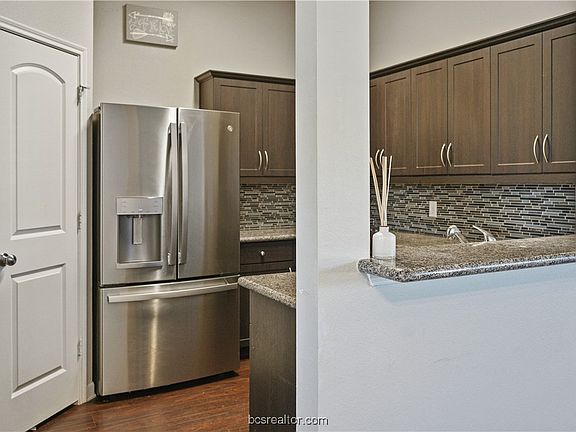 5th image of 2037 Autumn Lake Dr