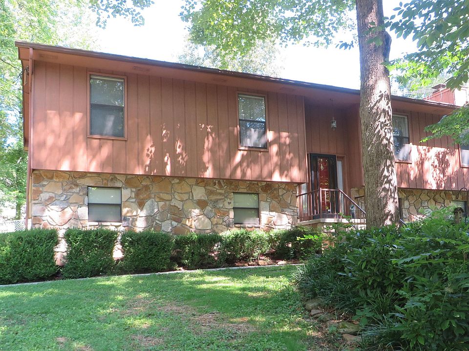 1st image of 201 Oakwood Dr