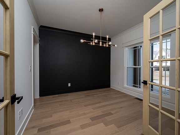 3rd image of 4 Holly Grove Rd