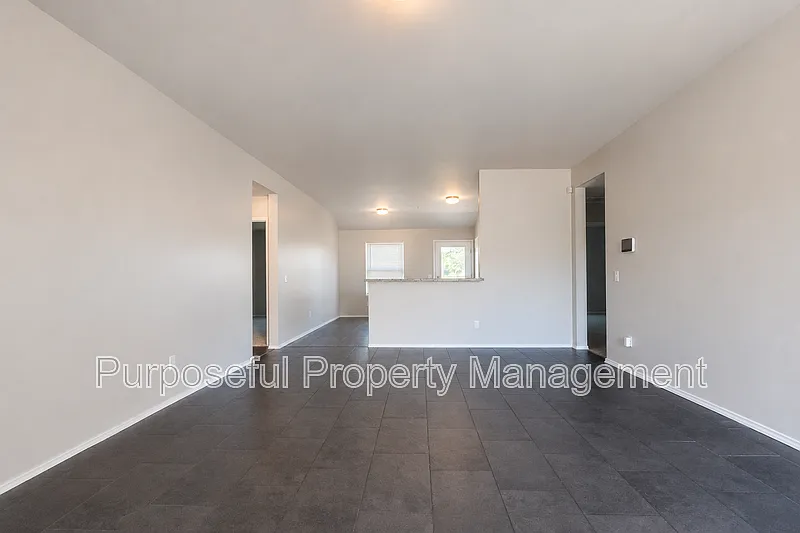 4 bed, 2.0 bath, 1728 sqft, $1,695 — Photo 4