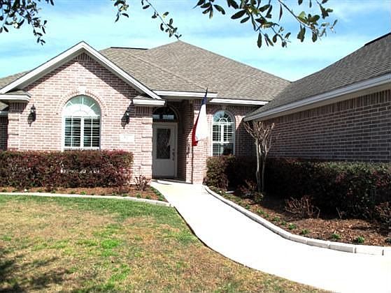 1st image of 301 Tanglewood Dr