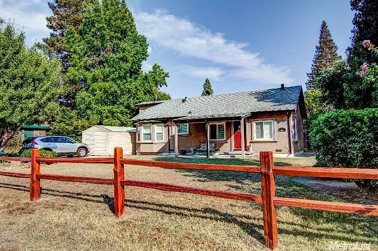 13710 E Church Street photo 1