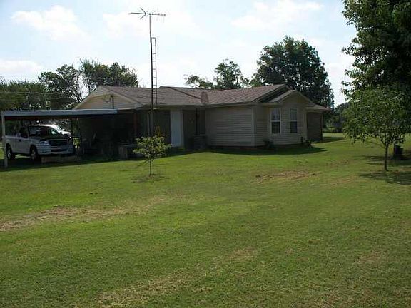 2nd image of 702 N Chickasha Ave
