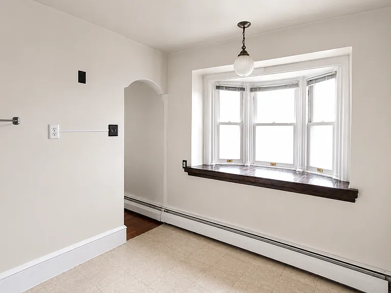 119 E Johnson St — Photo 3
