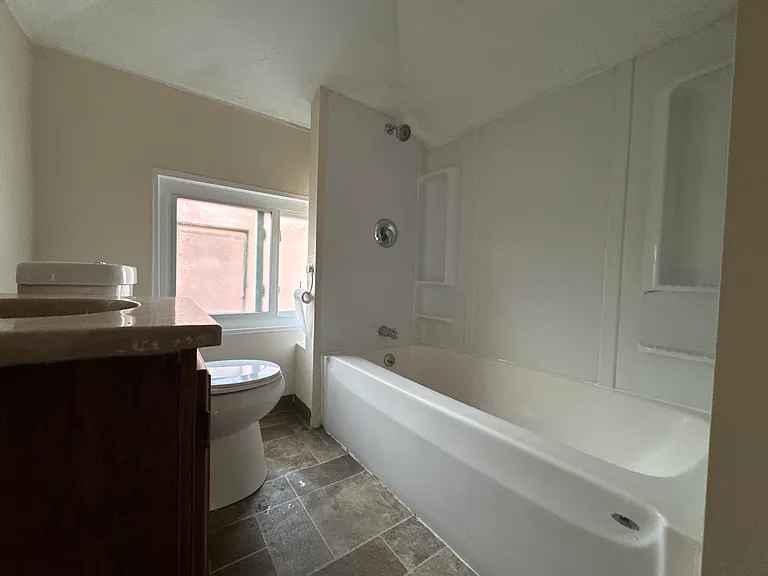 256 Congress Ave #3 — Photo 6