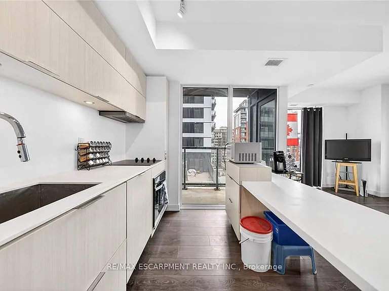370 Martha St #710 — Photo 25