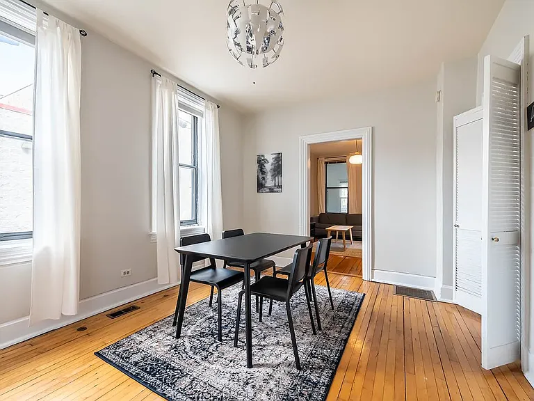 2345 N Bosworth Ave #1R — Photo 1