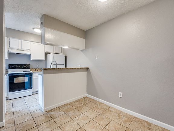 5th image of 4001-4047 Evergreen St #4041
