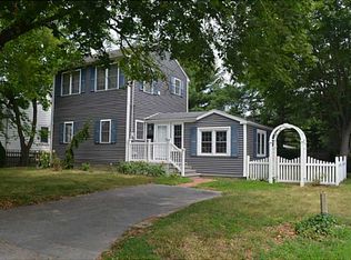 29 Sunset Dr, Barrington, RI 02806