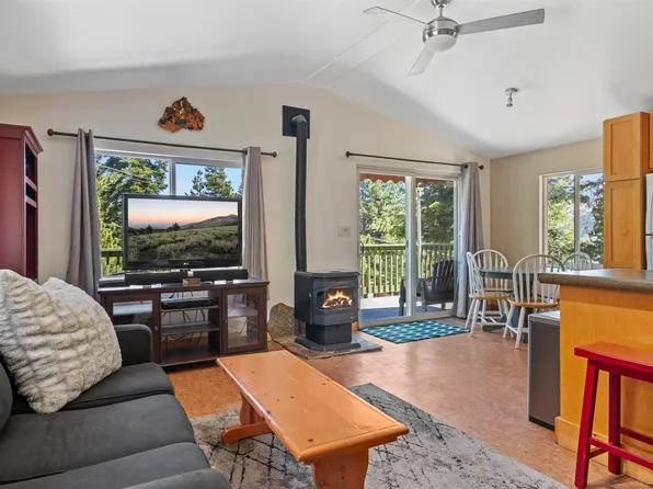 411 Pinecrest Ave, Mammoth Lakes, CA 93546
