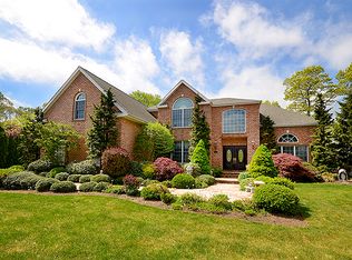 7 School House Ct, Oyster Bay, NY 11771