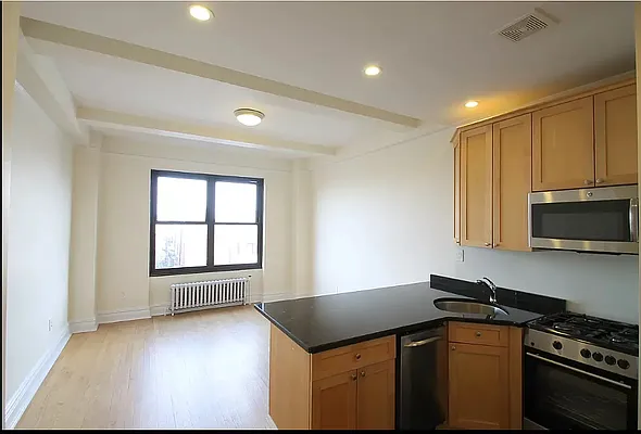 Rented by Manhattan Realty Group | media 1