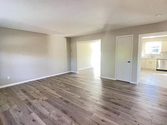 5th image of 52 Jacamar Dr