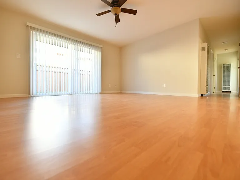 900 Alvarez Ave — Photo 7