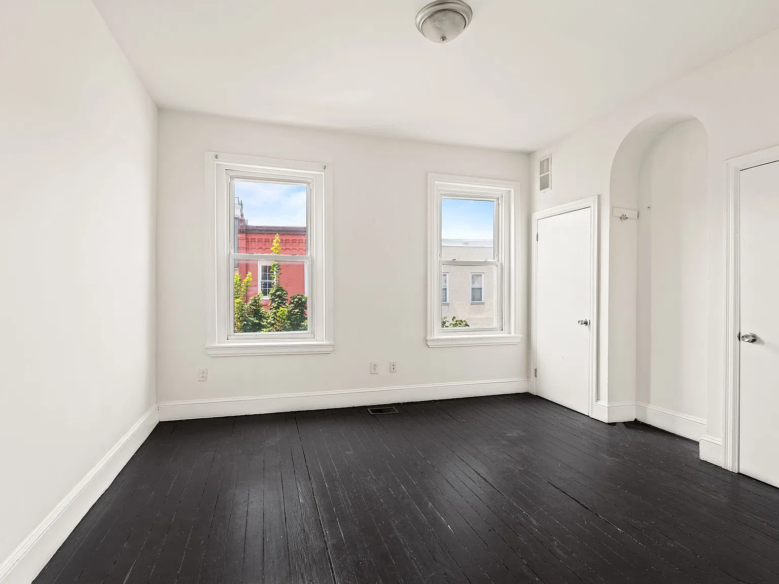 6 bed, 1920 sqft, $2,790 — Photo 3