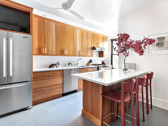 3rd image of 20 Plaza St E APT D14
