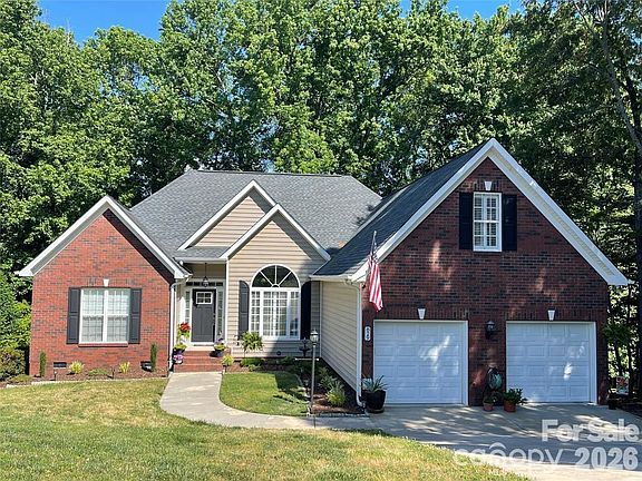 2nd image of 829 Savannah Place Dr
