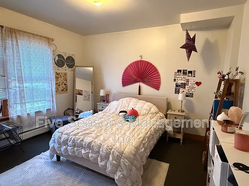 6 bed, 2.0 bath, 2200 sqft, $5,550 — Photo 3