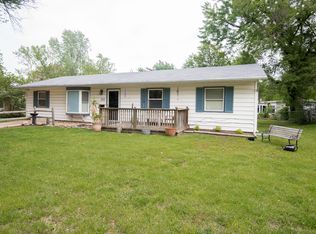 1712 SW Kent Pl, Topeka, KS 66604
