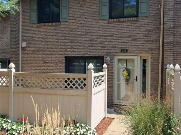 206 Williamsburg Ln, Export, PA 15632