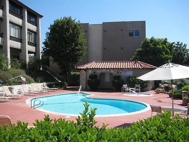 2nd image of 2514 Clairemont Dr