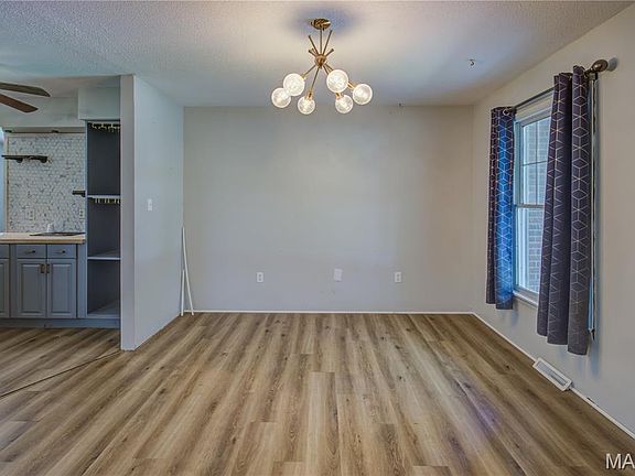 3rd image of 111 Dacus Dr
