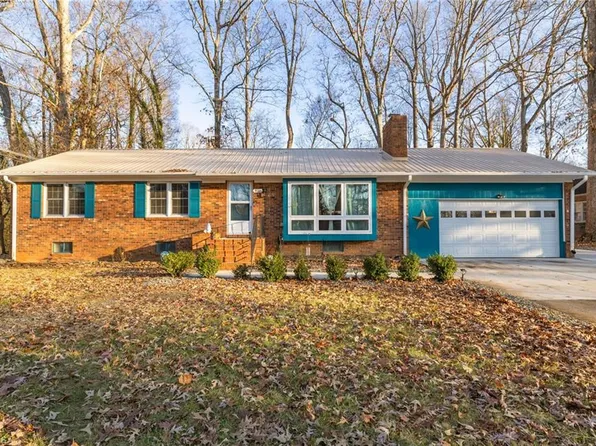 921 Lake Dr W, Thomasville, NC 27360