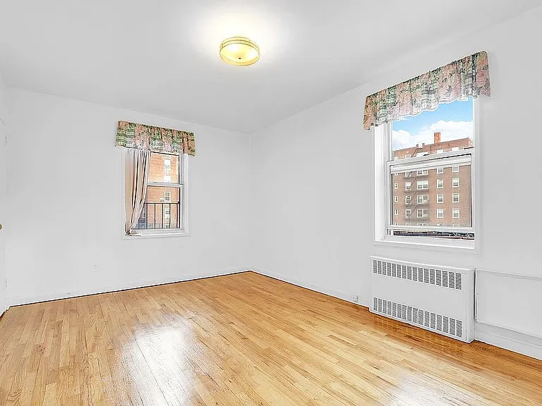26-21 Union St #2F — Photo 5