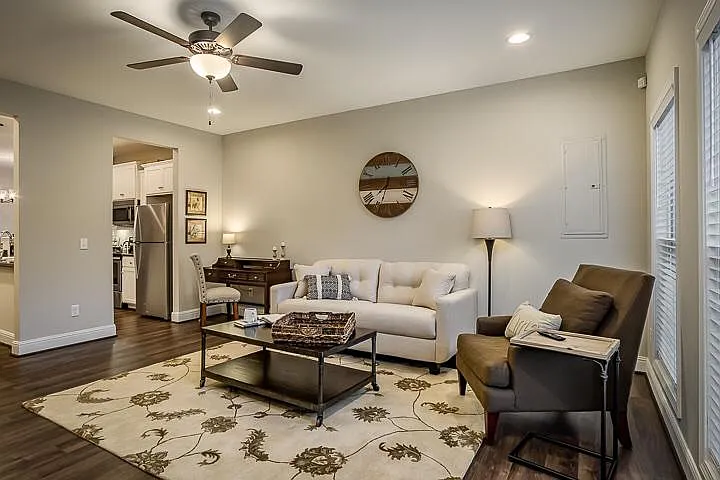 919 Windsor Isle Dr — Photo 2