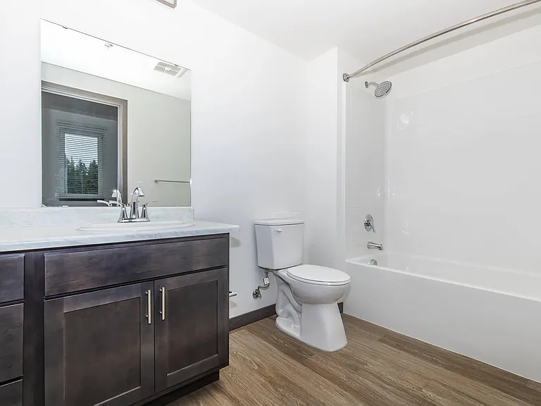 192 Shoreline — Photo 15