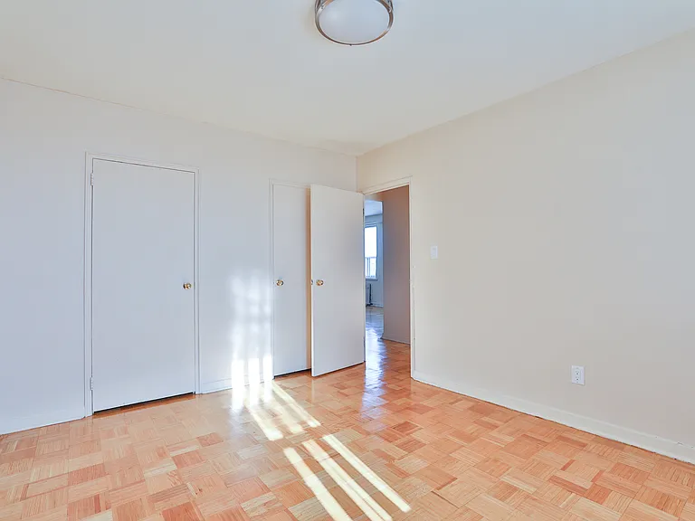 2223 Eglinton Ave E — Photo 10
