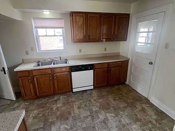 5th image of 2725 Monroe Ave