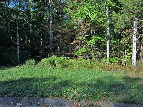 2nd image of 32 Deer Woods Dr