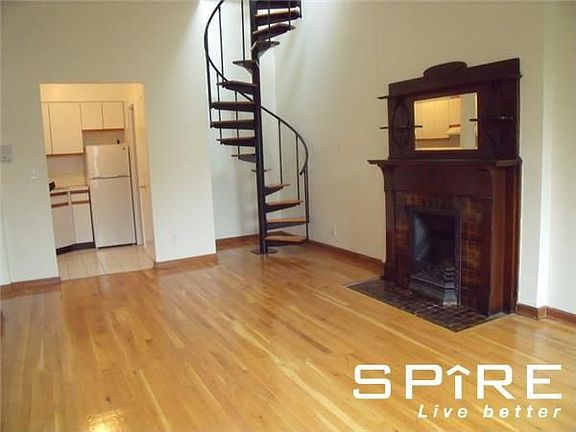 2nd image of 43 W 76th St APT 4A