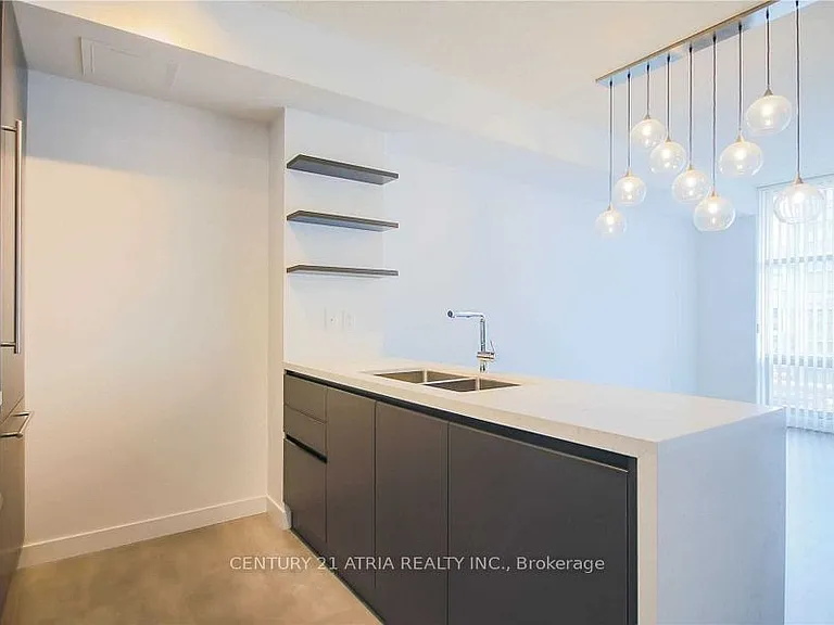 9 Spadina Ave #618 — Photo 7