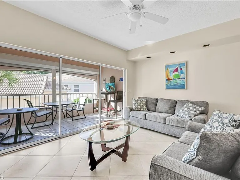1044 Woodshire Ln #B211 — Photo 7