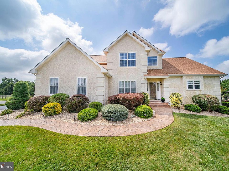 1st image of 200 W Thomas Ct