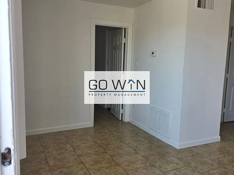 2146 E Taylor St — Photo 9