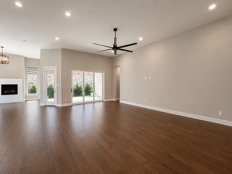 350 Pearland Dr — Photo 7