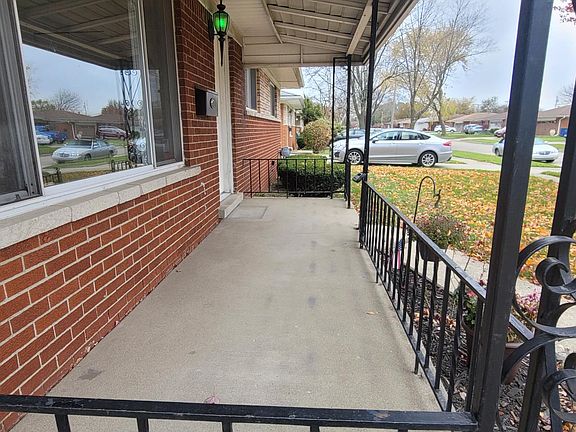 5th image of 27156 Shelbourne Dr