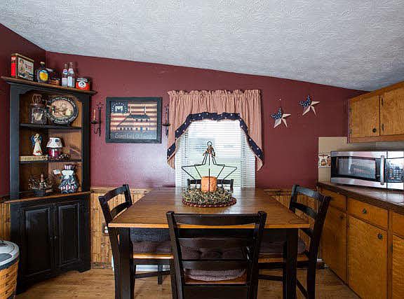 4th image of 118 Rock St