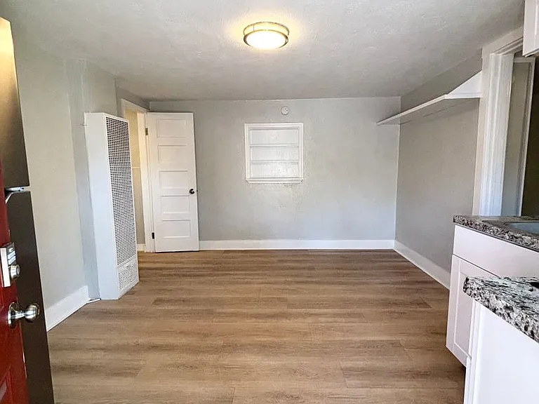 Iron Springs Apartments — Photo 20