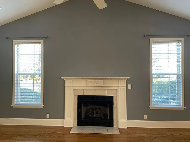 621 Riverwood Dr SE — Photo 3