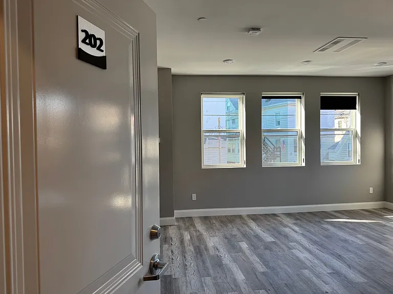 1473 N Shore Rd — Photo 3