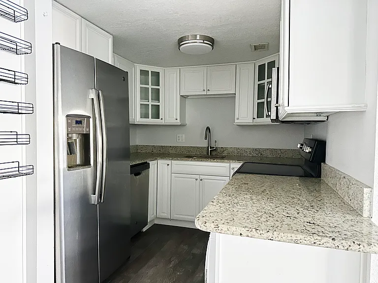 912 Lake Destiny Rd #D — Photo 5