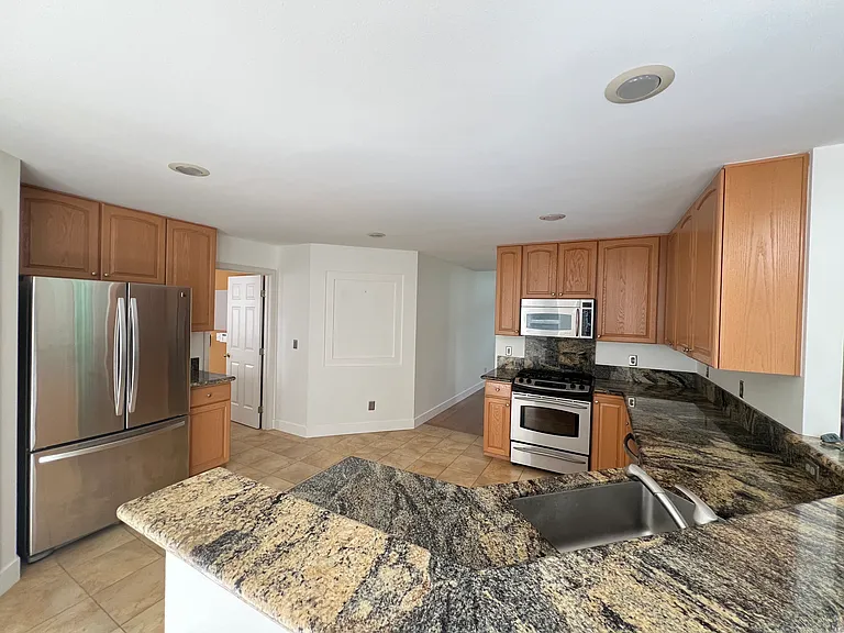 7607 NE 125th St — Photo 8
